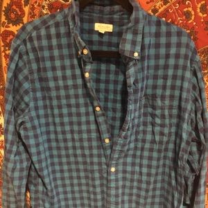 Men's blue checkered long sleeve button up